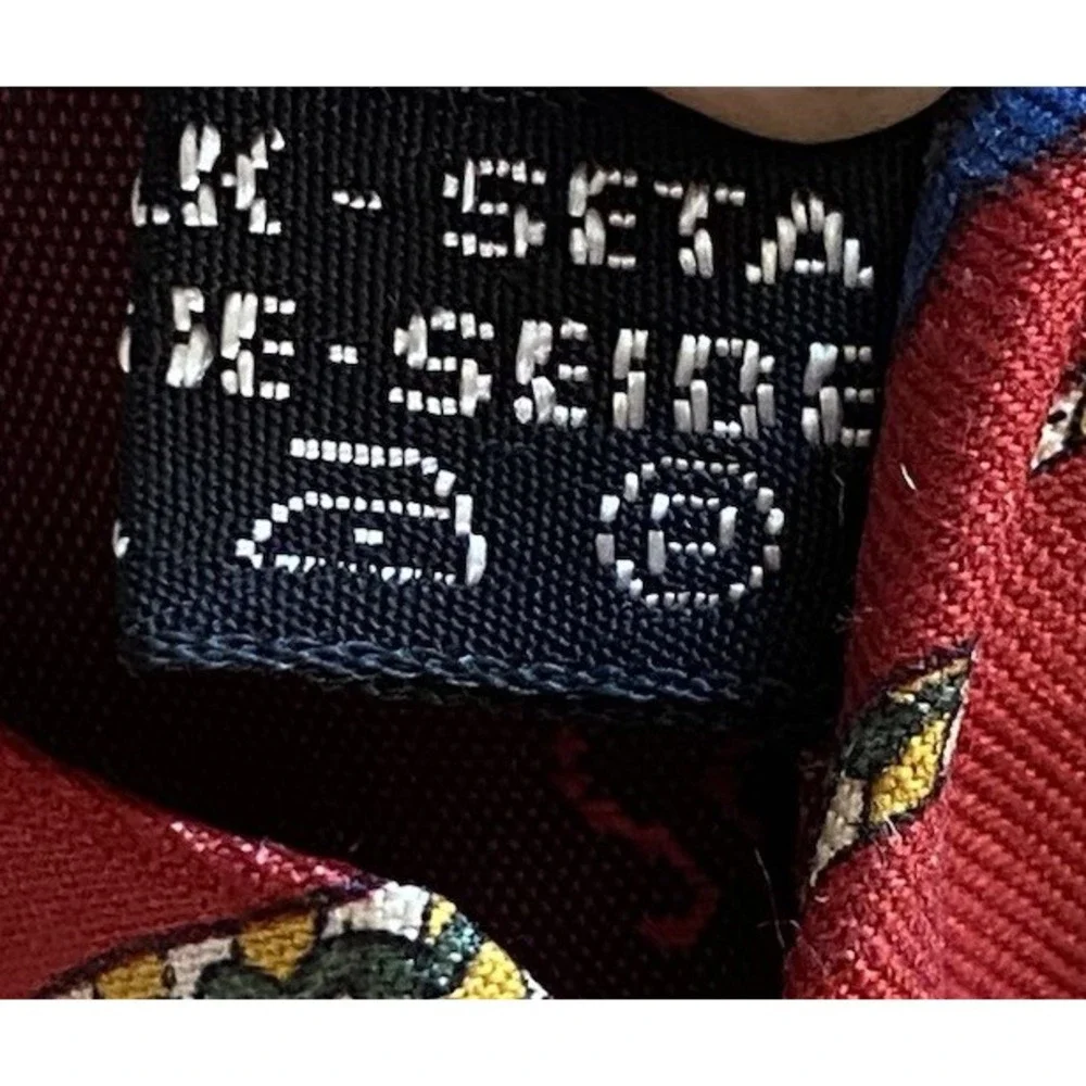 Salvatore Ferragamo Men's 100% Silk Neck Tie Red w/‎ Elephants Blue Accents
